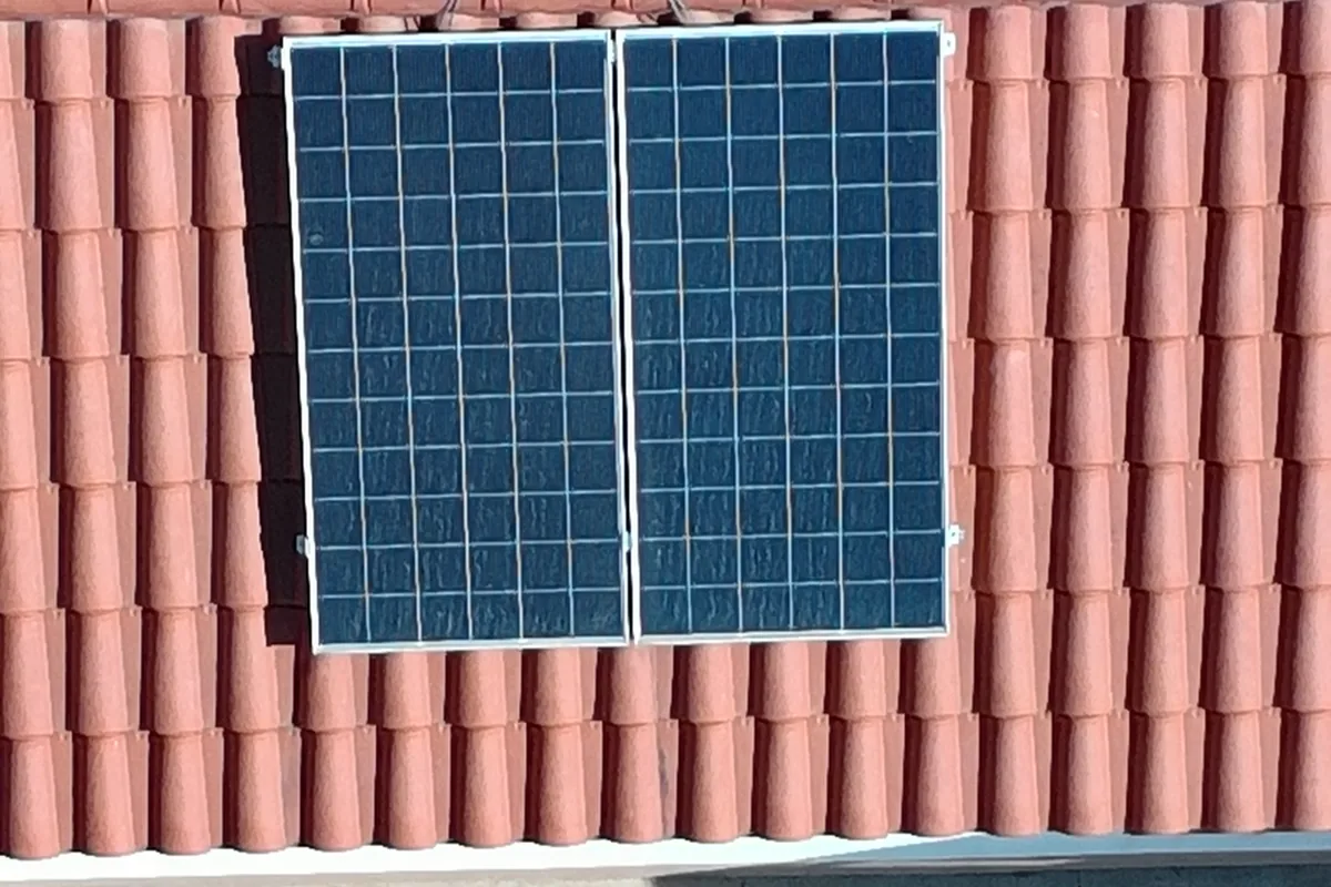 Captura RGB real de una cubierta con placas solares